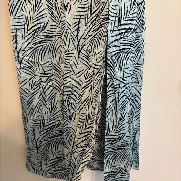 Blue and Black Leaf Print Silky Dress - Picture 4 of 7